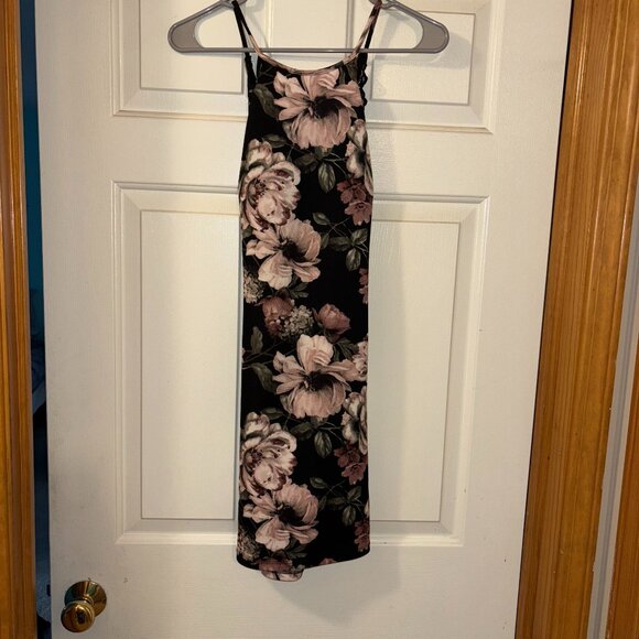 Formal dress - Picture 1 of 2